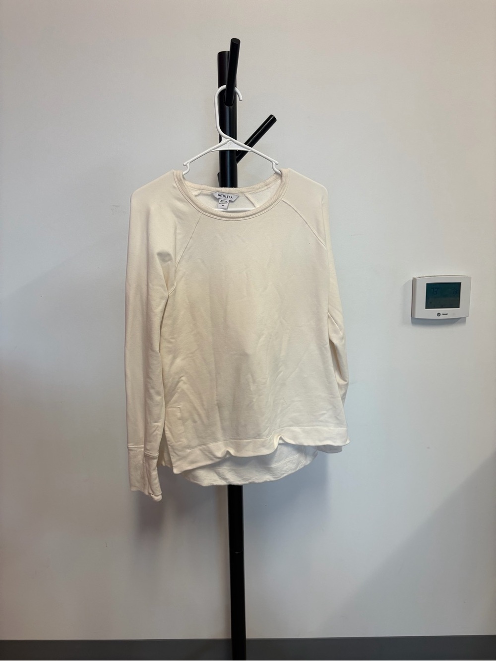 Athleta Cream Long Sleeve Pullover Sweatshirt